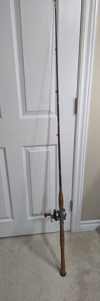 Vintage Canadian Tire S424 62" Bait Caster Fishing Rod + Reel