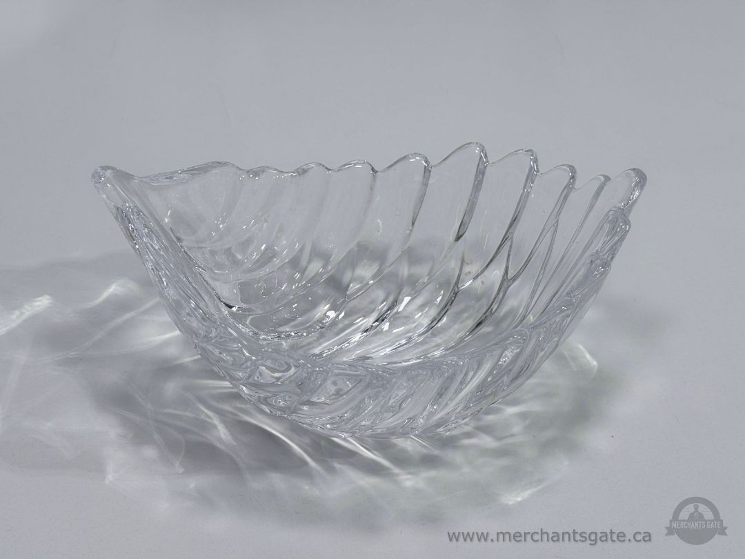 Clear Pressed Glass Decorative Bowl Swirl Pattern Centerpiece Dish 8"
