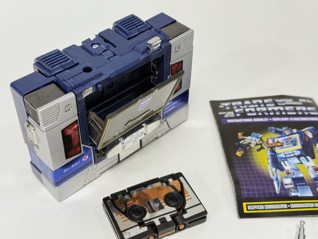 Hasbro Transformers Reissue G1 Exclusive Soundwave (With Ravage, Manual & Accessories)