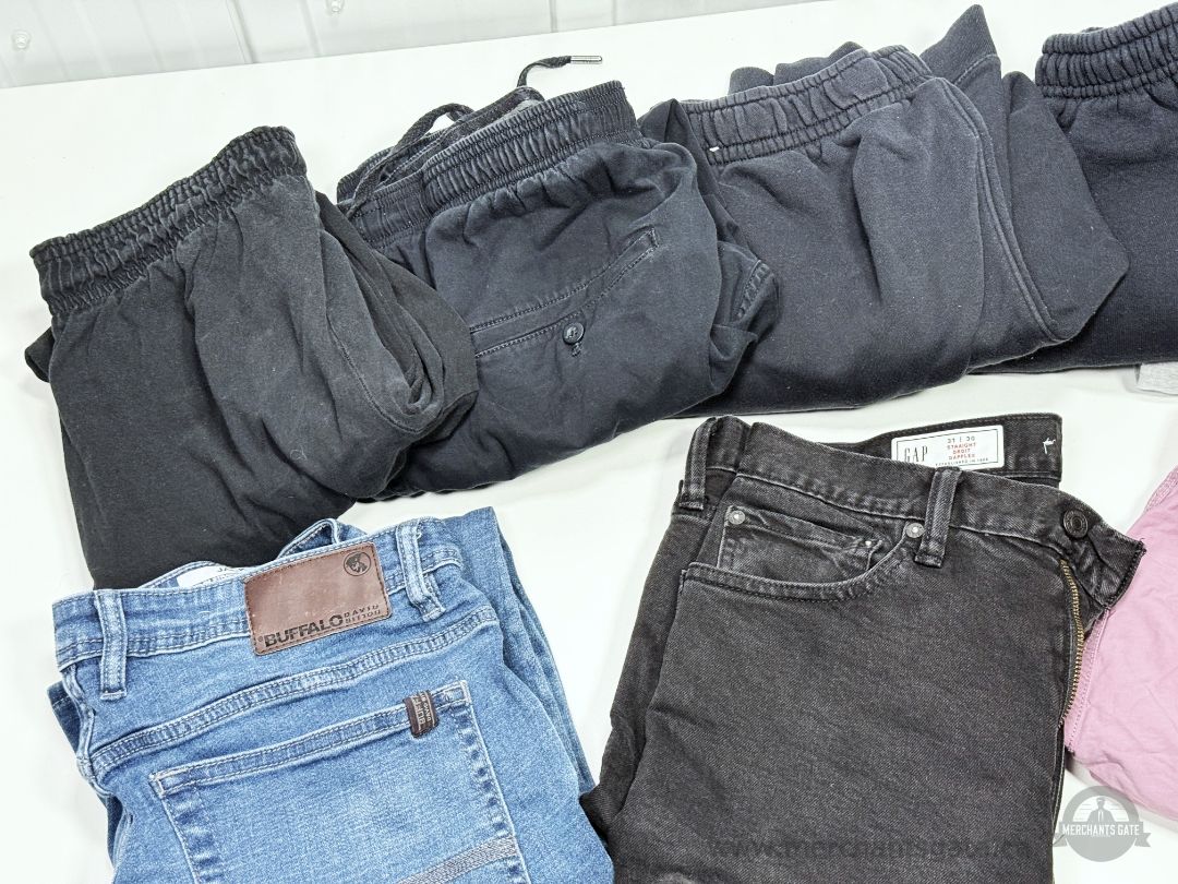 Men’s Clothing Lot of 9 Sweatpants Jeans Shorts Small Medium GAP Buffalo Levi’s