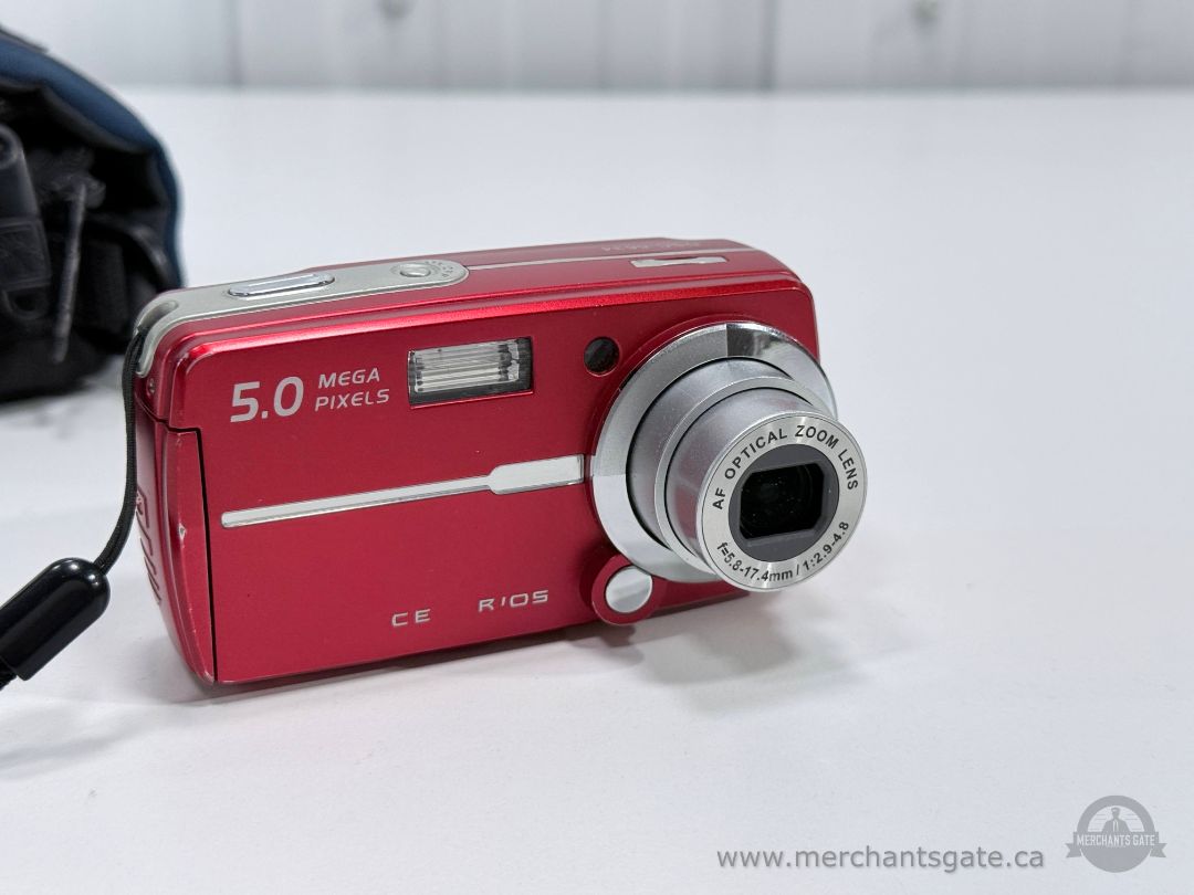 Centrios Digital Camera 5MP Compact AA Battery Point & Shoot Red w/ Case