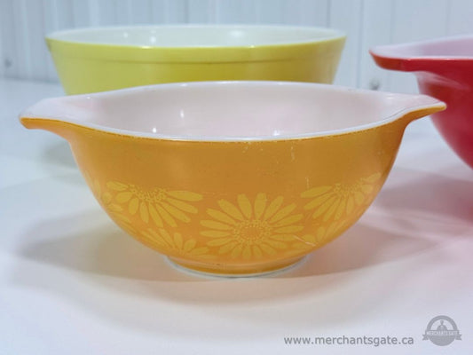 Pyrex Mixing Bowl Set 3 Pieces Mixed Patterns Red Yellow Orange Bowls