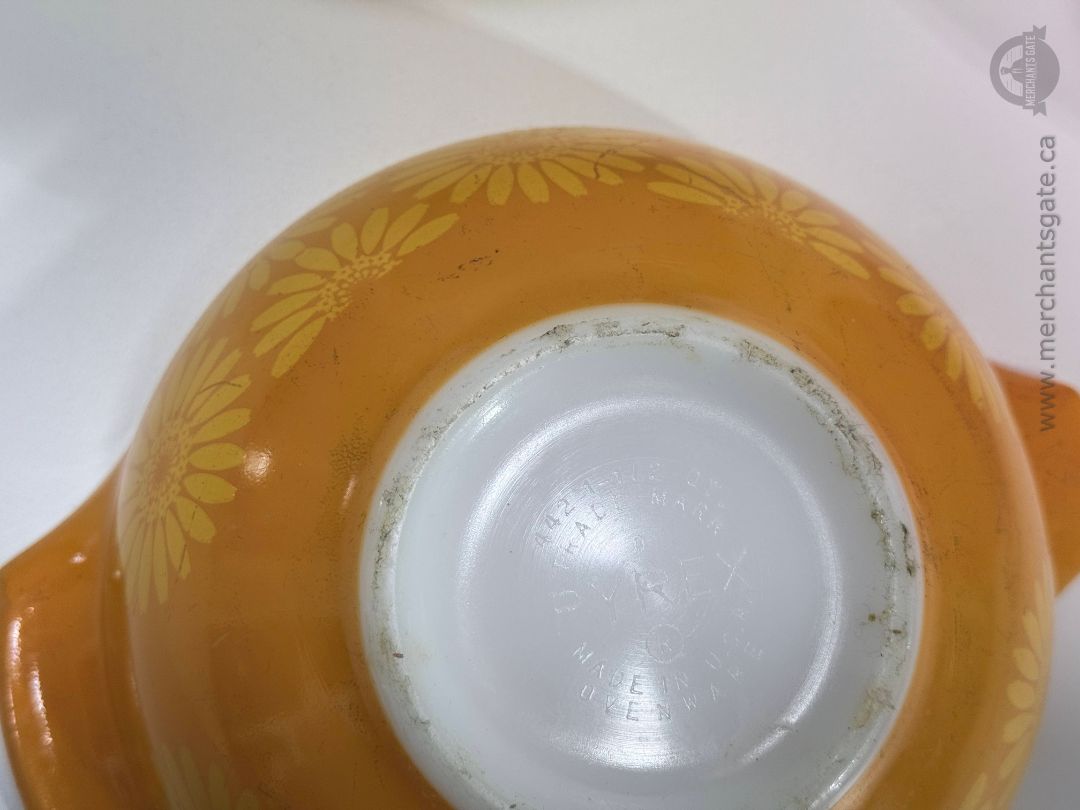 Pyrex Mixing Bowl Set 3 Pieces Mixed Patterns Red Yellow Orange Bowls