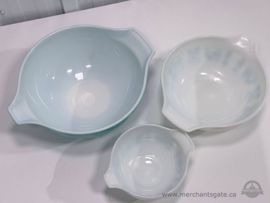 Pyrex Mixing Bowl Set 3 Pieces Amish Butterprint Blue White Nesting Bowls