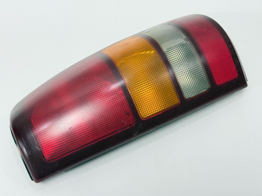 Chevy Suburban Blazer Pickup Tail Light Right Side OEM 16524516 Rear Lamp Assembly