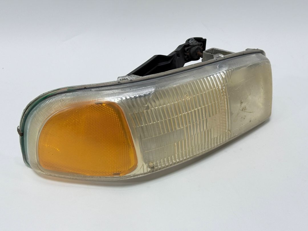 Chevy GMC Truck Headlight Assembly Right Side OEM 16526134 Headlamp Housing With Bracket