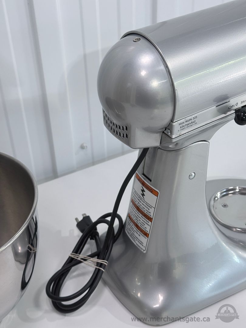 KitchenAid Artisan Stand Mixer Silver 5 Qt Bowl Whisk Paddle Dough Hook