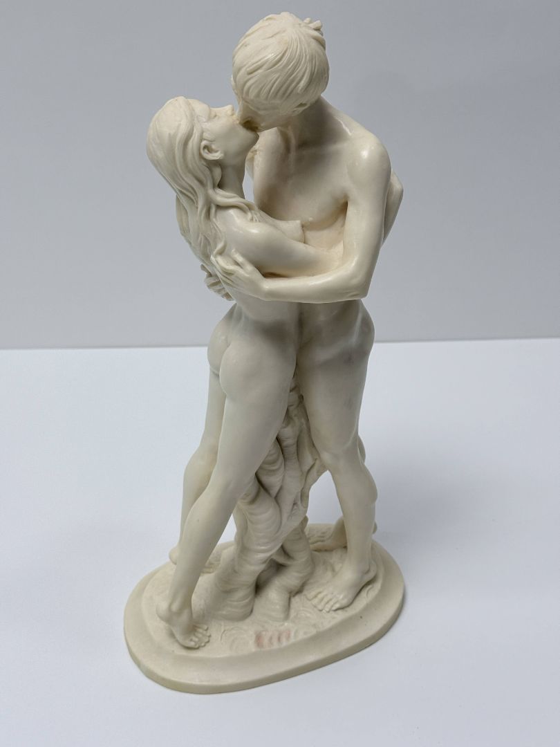 A Santini Lovers Sculpture Vintage Italian Marble Resin Figurine 1970s