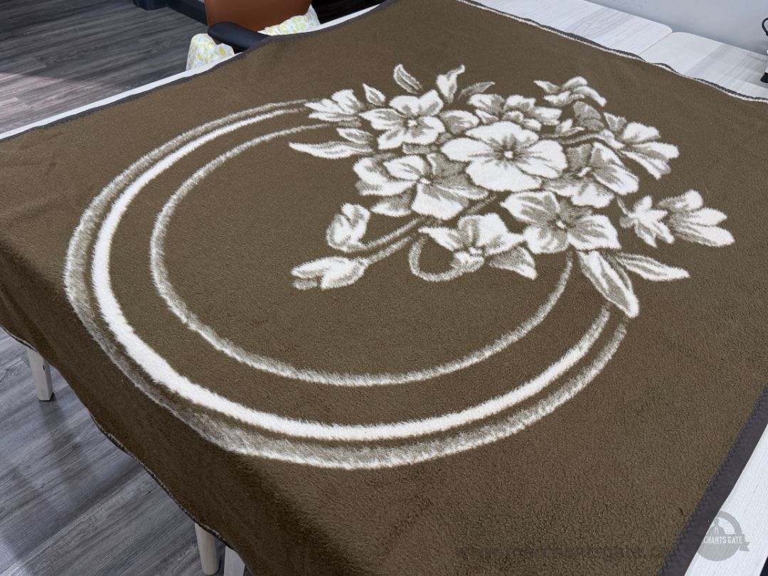 Vintage Tekstilana Kočevje Yugoslavian Plush Floral Blanket – 57 x 79 Inches