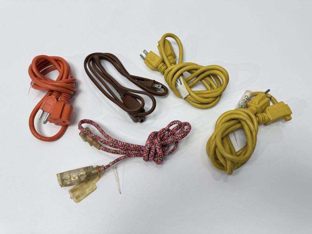 Lot of 5 Extension Cords – Mixed Lengths & Colors