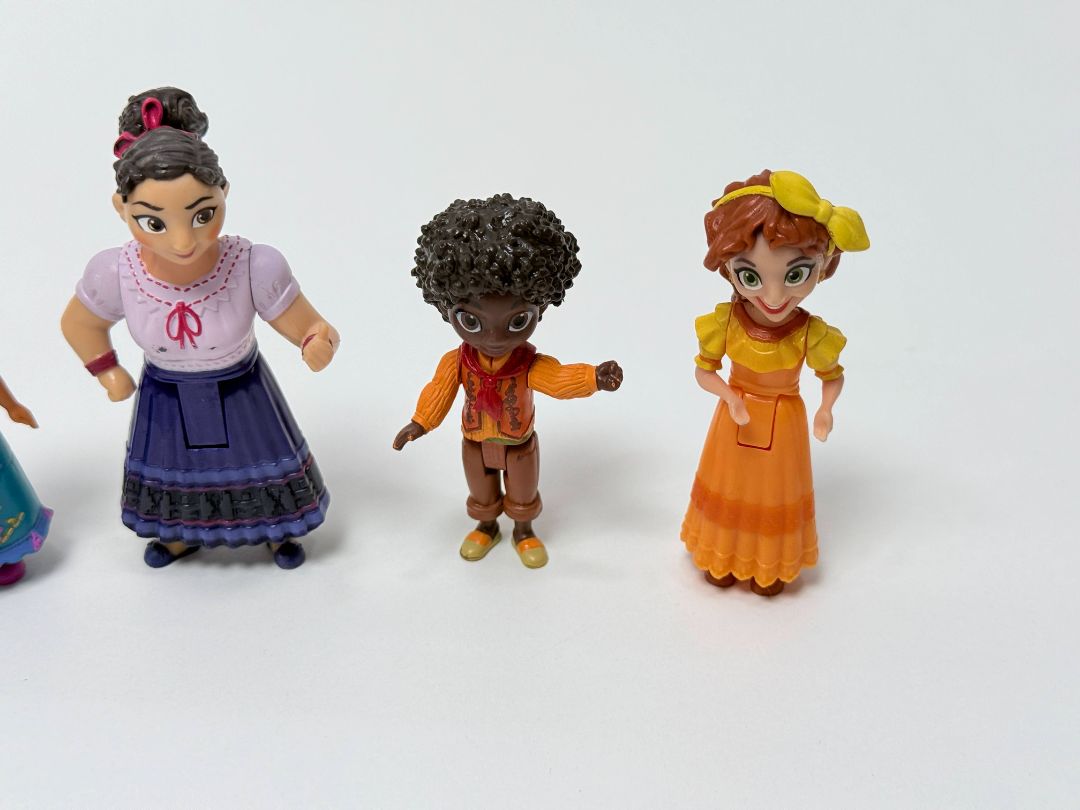 Disney Encanto Madrigal Family Mini Figure Set of 5 Dolls Collectible Toys Playset