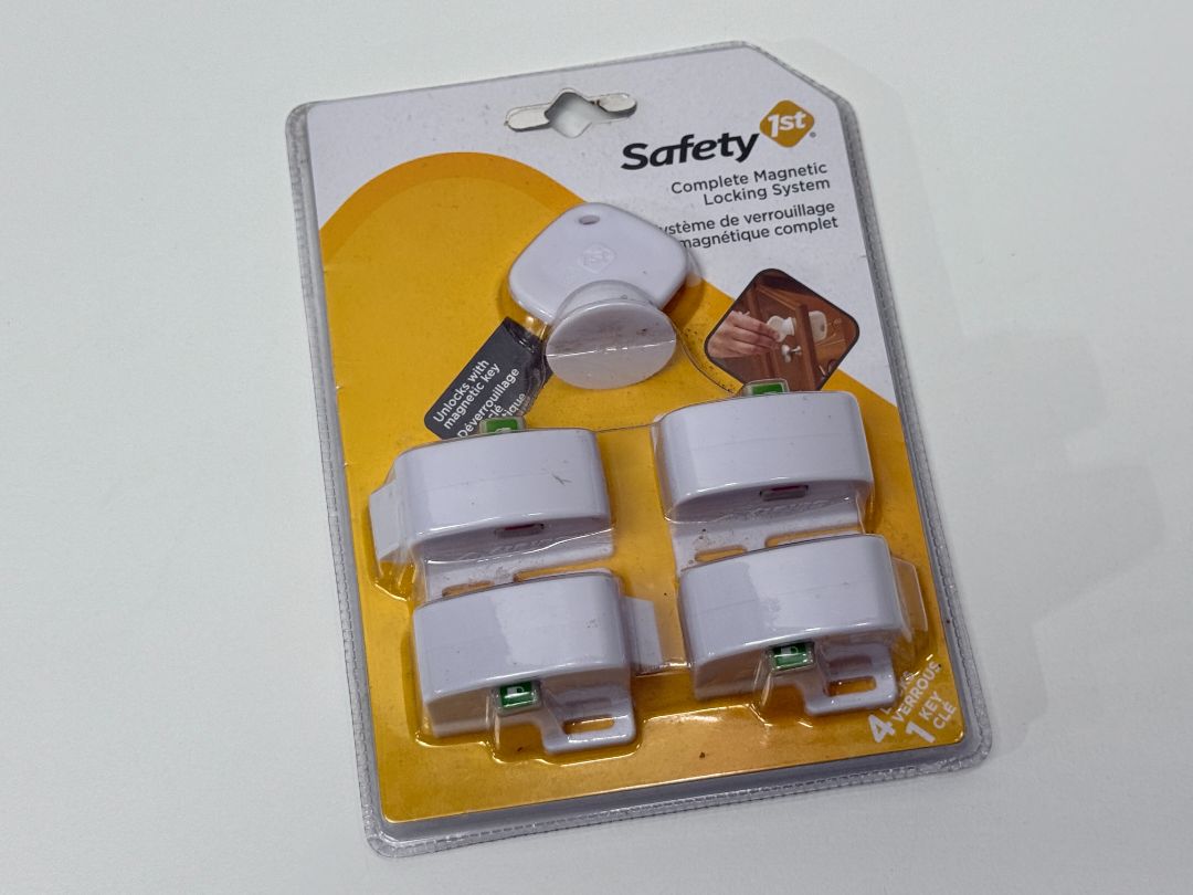 NEW Safety 1st Complete Magnetic Locking System 4 Locks 1 Key Child Safety