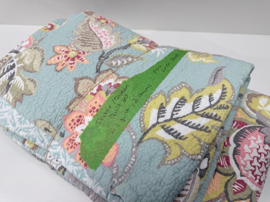 Queen Size Floral Quilt Set With Two Matching Shams Cotton Blend Mint Condition