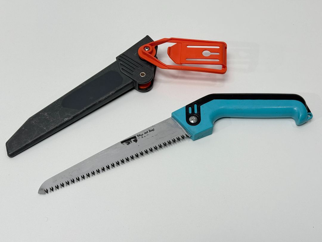Garden Hand Saw With 8.5" Blade and Protective Sheath