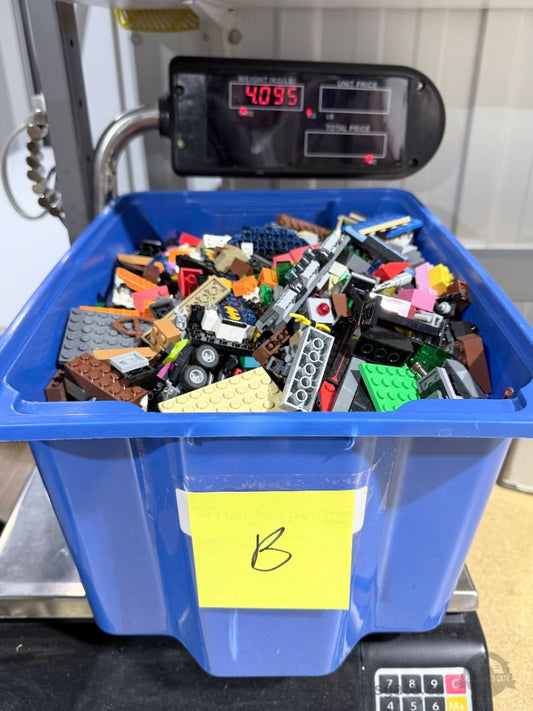 Bulk LEGO Lot 9 lbs Mixed Bricks Plates Panels Vehicle Parts Batman Pieces TOTE B