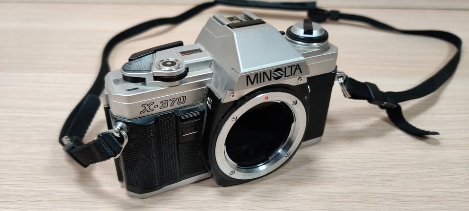 *Vintage* Minolta X-370 SLR Film Camera Body Only / Shutter Frozen