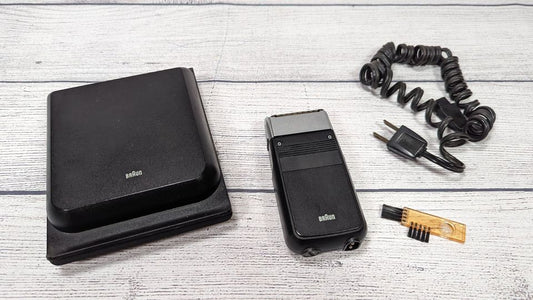 Vintage Braun 5213 Handheld Electric Razor + Cord + Case / 120v - 240v