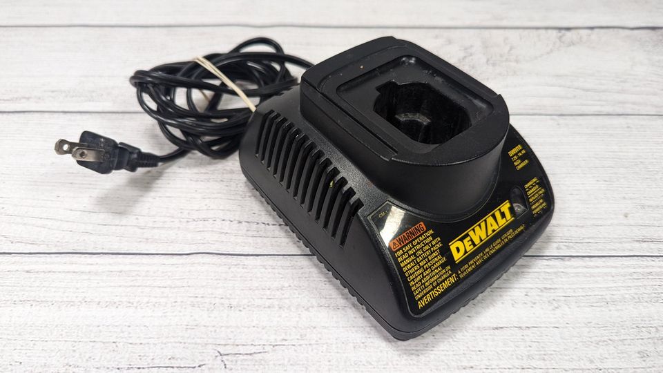 DeWalt DW9118 7.2-14.4V 1-Hour NOT Lithium Battery Charger