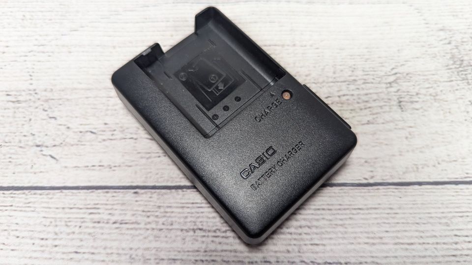 Genuine Casio BC-110L Battery Charger for Casio NP-110 Battery