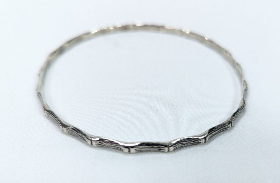 Vintage Solid Sterling Wave Bangle Bracelet / 8g - 2 5/8"