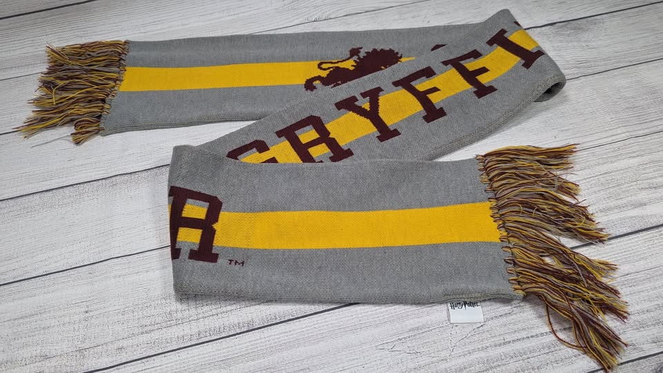 RARE! official Harry Potter 60" Gryffindor Knitted Scarf / Read Desc.