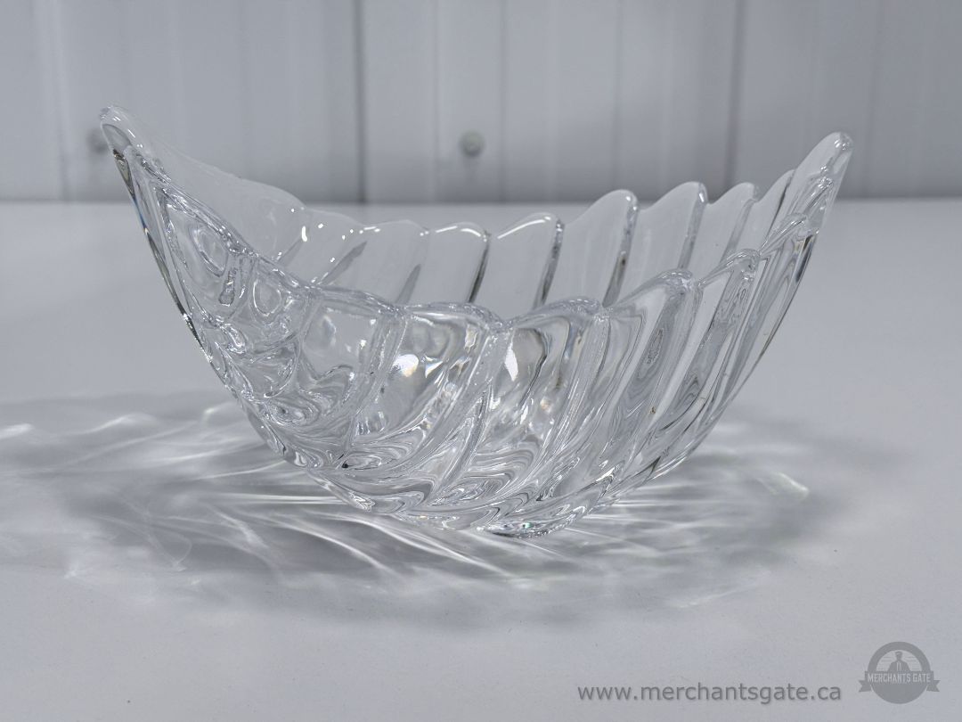 Clear Pressed Glass Decorative Bowl Swirl Pattern Centerpiece Dish 8"