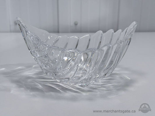 Clear Pressed Glass Decorative Bowl Swirl Pattern Centerpiece Dish 8"