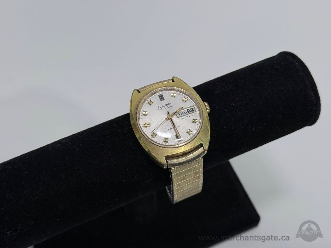 Vintage Bulova Set-O-Matic Dual-Day Automatic Watch Day Date Gold Tone 1970s Run