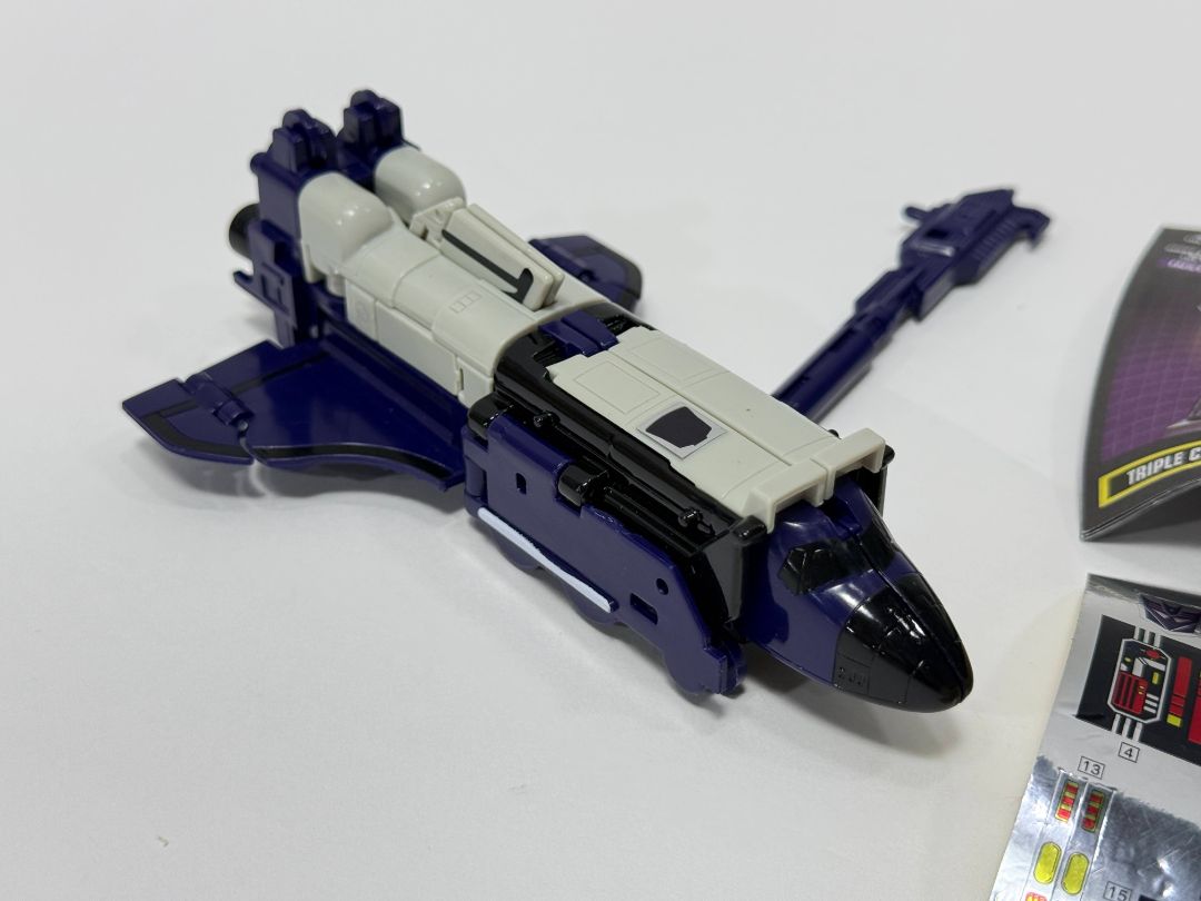 Transformers G1 Commemorative Series – Astrotrain (Metal Body, Triple Changer, Manual & Stickers)
