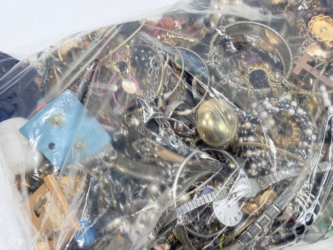 4.55kg Mixed Costume Jewelry Lot Necklaces Bracelets Earrings Watches Bulk Resale Craft
