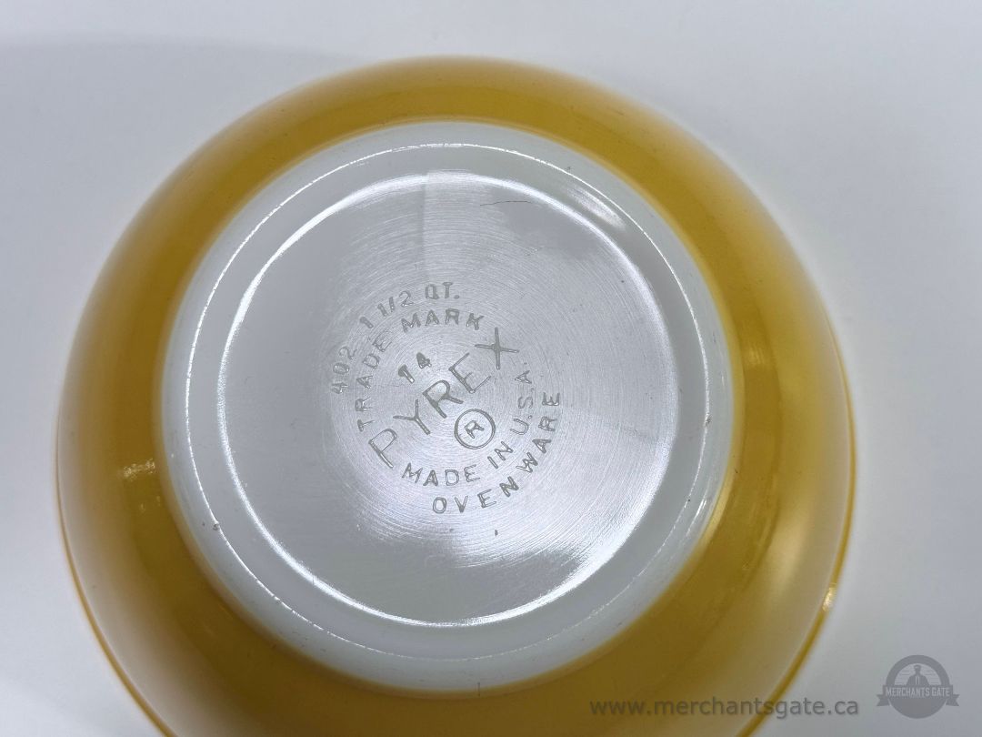 Pyrex Yellow Mixing Bowl Vintage 1.5 Qt #401 Ovenware Retro Kitchen Dish