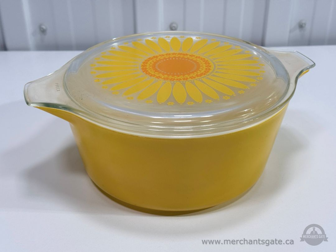 Vintage Pyrex 475-B Yellow Daisy Casserole Dish w Lid 2.5 Qt USA