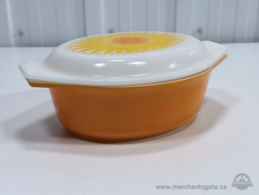 Vintage Pyrex 043 1.5 Qt Yellow Daisy Casserole Dish w Lid USA