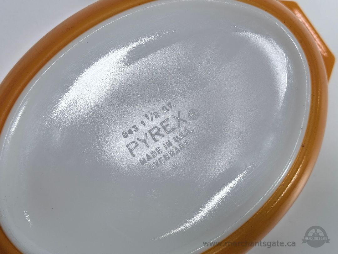 Vintage Pyrex 043 1.5 Qt Yellow Daisy Casserole Dish w Lid USA