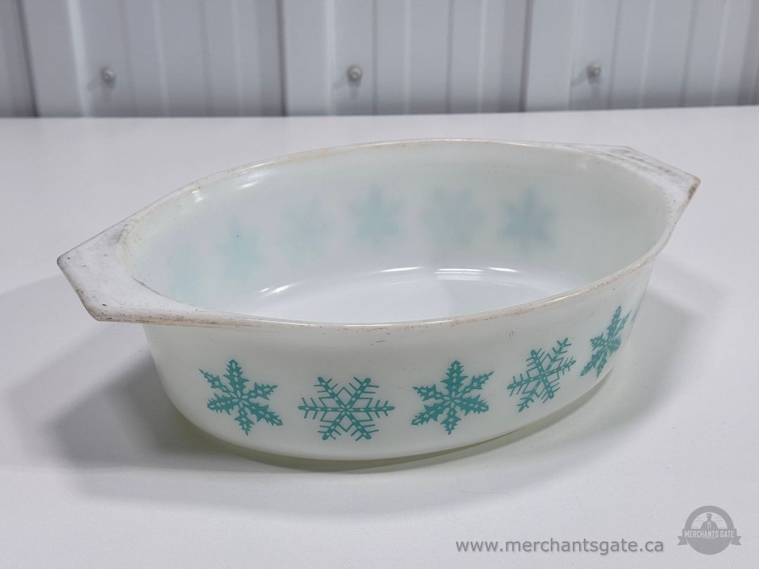 Pyrex Snowflake Divided Casserole Dish White Milk Glass Vintage Ovenware