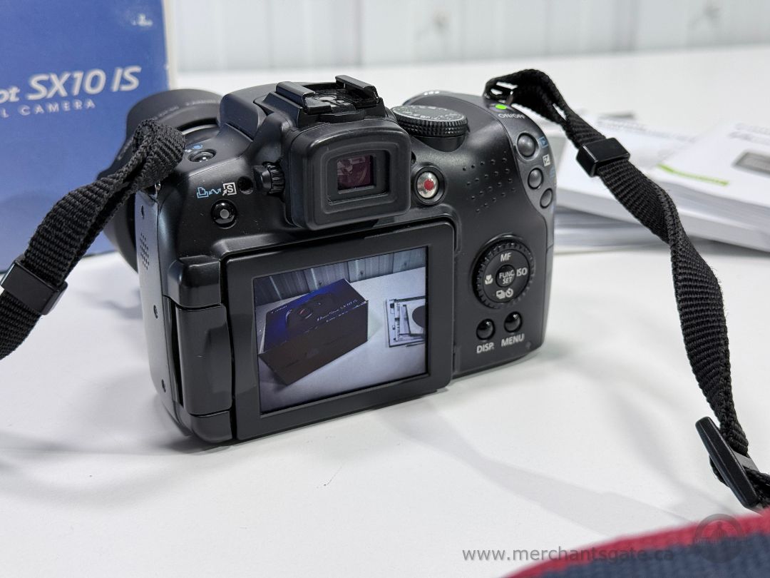 Canon PowerShot SX10 IS 10MP 20x Zoom Digital Camera Bundle