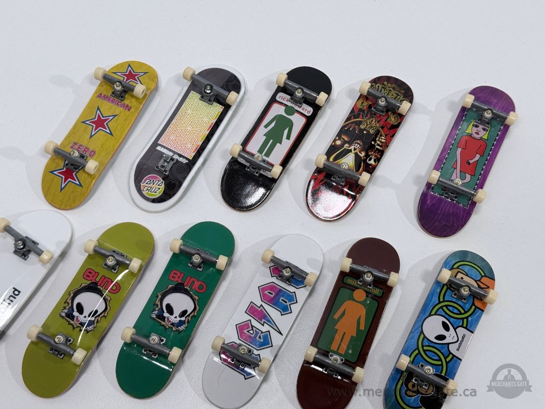 Fingerboard Skateboard Lot of 19 Tech Deck Style Mini Boards Assorted Brands