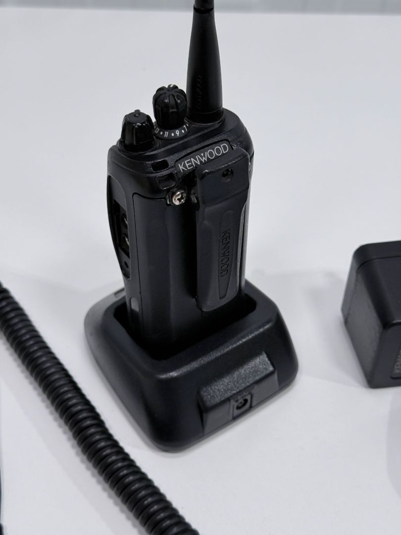 Kenwood TK-3302 UHF Two Way Radio with Charger Mic Walkie Talkie