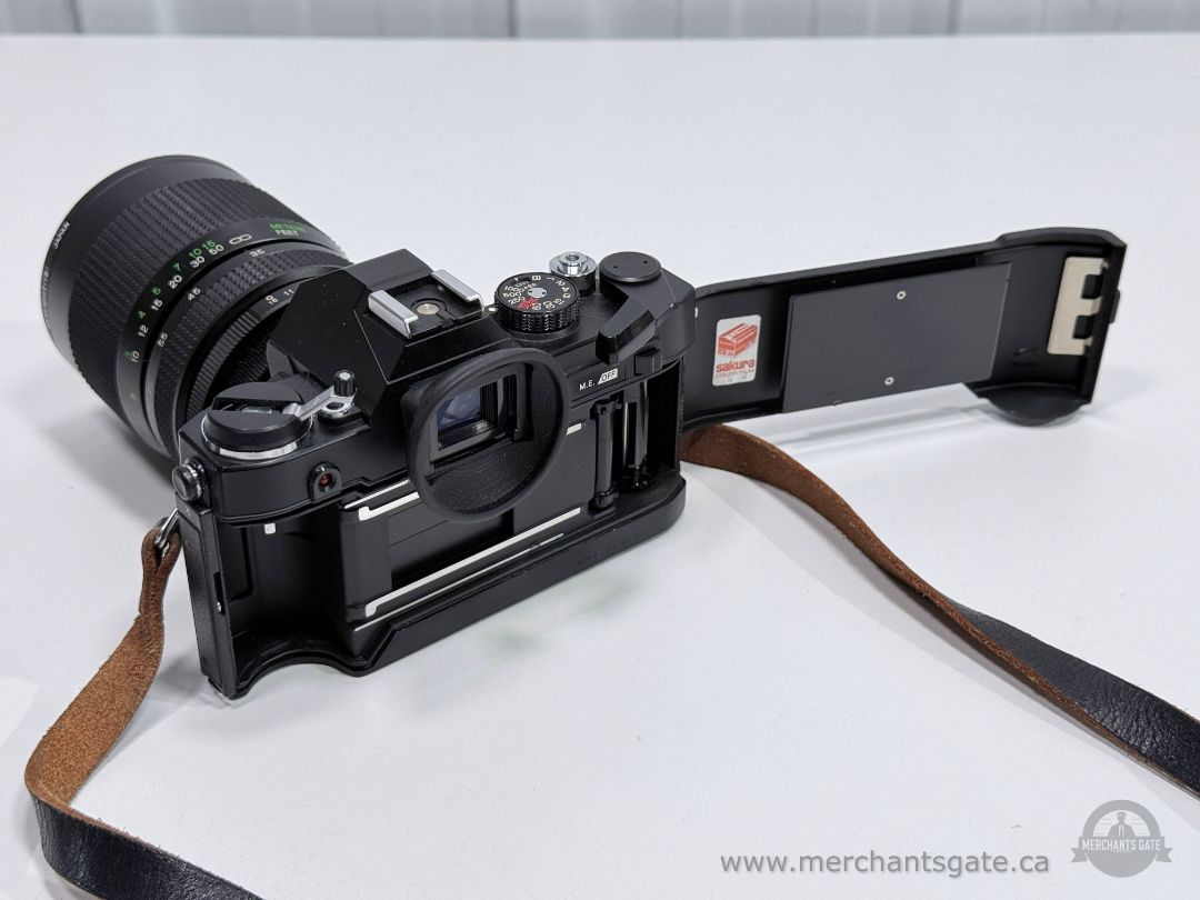 Konica Autoreflex T4 35mm SLR Film Camera with Vivitar 70 210mm Lens Strap