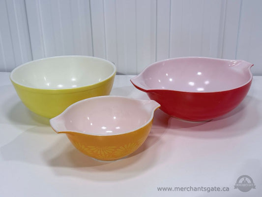 Pyrex Mixing Bowl Set 3 Pieces Mixed Patterns Red Yellow Orange Bowls