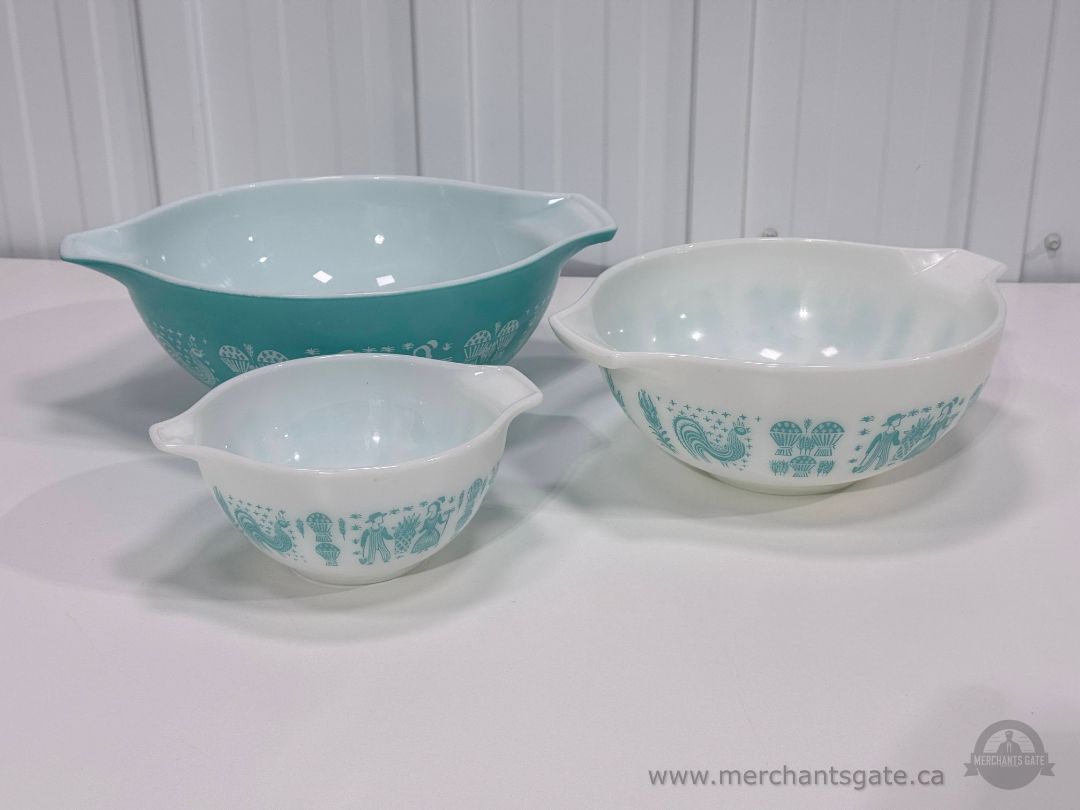 Pyrex Mixing Bowl Set 3 Pieces Amish Butterprint Blue White Nesting Bowls