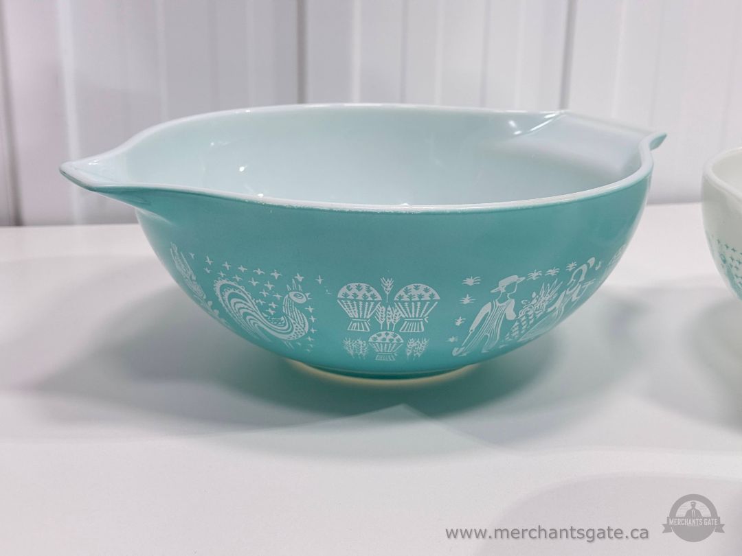 Pyrex Mixing Bowl Set 3 Pieces Amish Butterprint Blue White Nesting Bowls