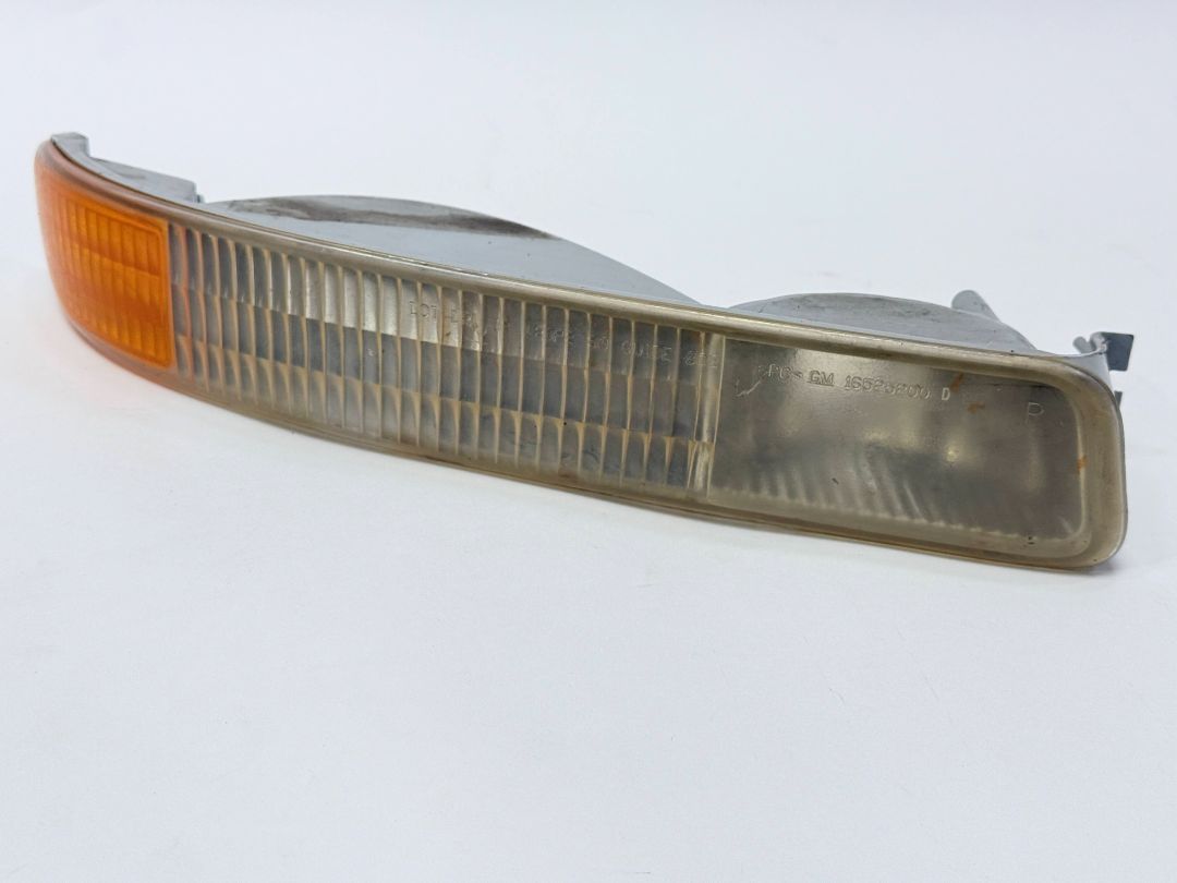 Chevy GMC Truck Front Marker Light Right Side OEM 16524676 Turn Signal Parking Lens