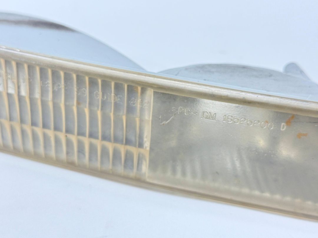Chevy GMC Truck Front Marker Light Right Side OEM 16524676 Turn Signal Parking Lens