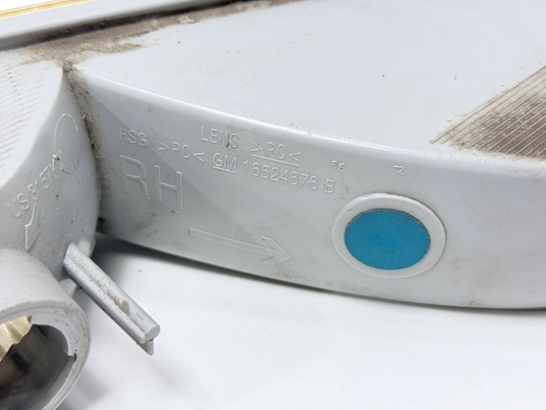 Chevy GMC Truck Front Marker Light Right Side OEM 16524676 Turn Signal Parking Lens