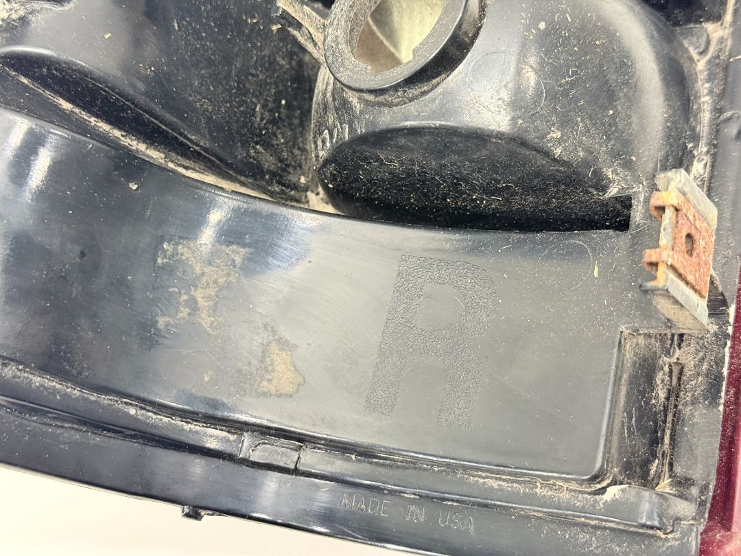 Chevy Suburban Blazer Pickup Tail Light Right Side OEM 16524516 Rear Lamp Assembly