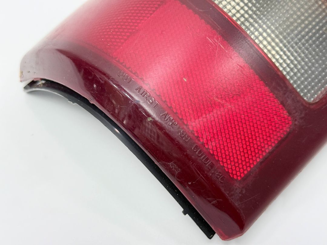 Chevy Suburban Blazer Pickup Tail Light Left Side OEM 16524185 Rear Lamp Assembly