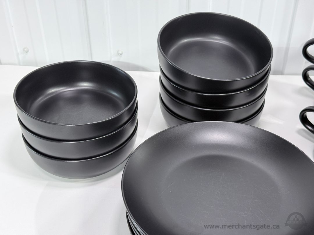 26 Piece Black Stoneware Dish Set Plates Bowls Mugs Strawberry Street