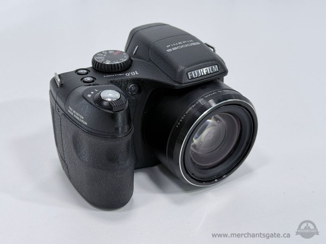 Fujifilm FinePix S2000HD 10MP Digital Camera 15x Zoom SD Card Included