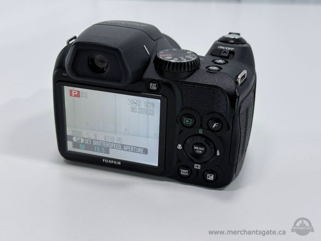Fujifilm FinePix S2000HD 10MP Digital Camera 15x Zoom SD Card Included